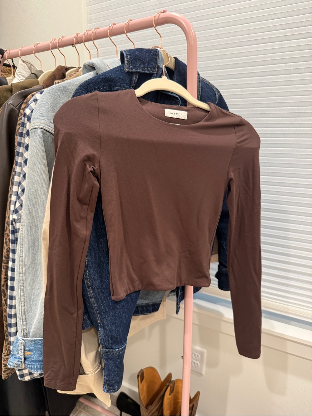 Aritzia babaton cropped contour top